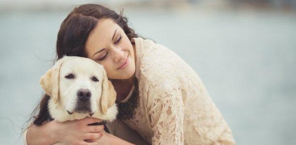 La conexión de las mujeres con sus mascotas es casi tan fuerte como la de una madre y un hijo