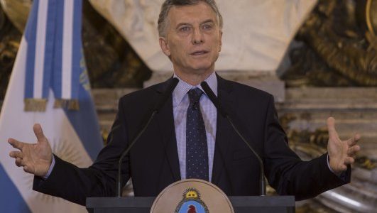 Mientras Maduro asumía la presidencia de Venezuela, Macri lo tildó de dictador