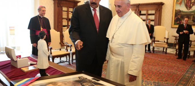 Ahora Maduro le pide ayuda al papa Francisco
