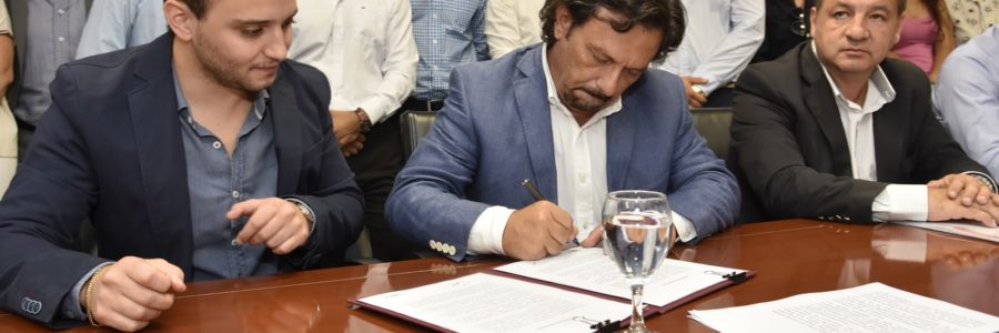 Sáenz firmó un convenio con 64 empresarios de PyMES para fortalecer el sector