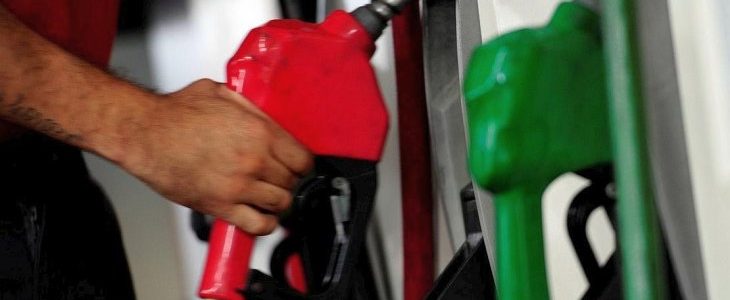 Los combustibles aumentaron 5% tras el fin del congelamiento de precios decretado por Macri