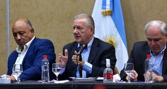 Mesa de diálogo entre el Gobierno provincial, intendentes y trabajadores