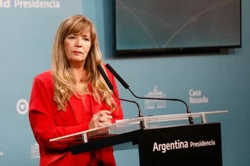 Cerruti repudió a Milei y lo comparó con «terroristas fundamentalistas o nazis»