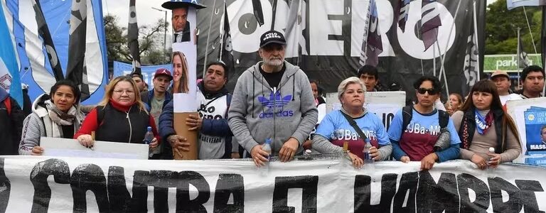 Contra el plan de ajuste que anunció el gobierno de Milei, los piqueteros se reagrupan y endurecen las protestas