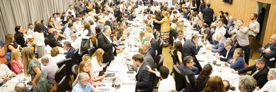 Avanza la Ley Ómnibus en Diputados: el oficialismo logró el dictamen de comisión y buscará darle media sanción este jueves