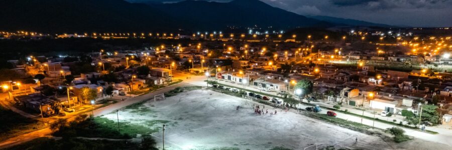 La Municipalidad colocó nuevas luminarias en la cancha de fútbol de San Ignacio