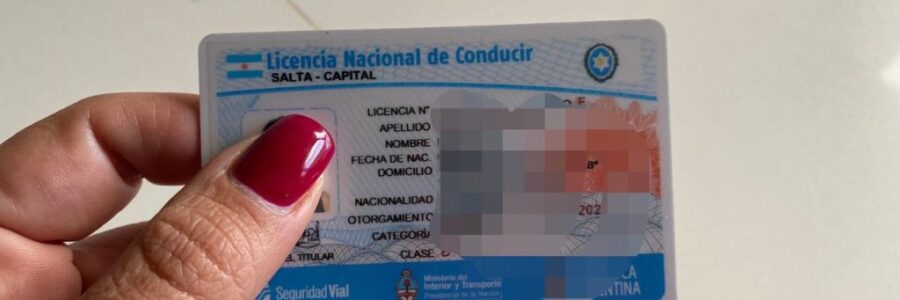 Por resolución, se emite un certificado de validez de licencia nacional de conducir