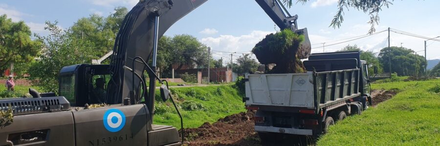 Junto al Ejército inició la limpieza del canal Juan XXIII