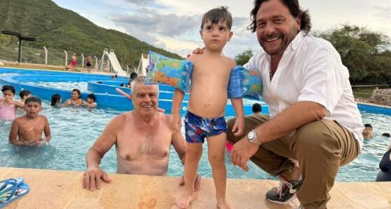 En El Préstamo, Gustavo Sáenz compartió con las familias el primer fin de semana gratis para niños y jubilados salteños