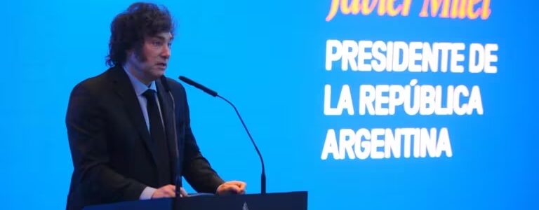 Javier Milei confirmó que el Gobierno dará de baja 70 mil contratos de empleados públicos