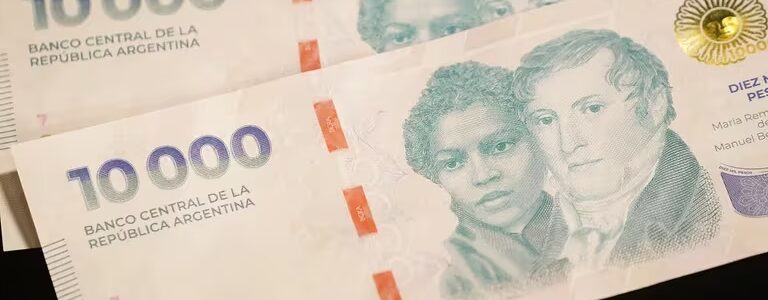 El Gobierno sugirió a los bancos que suban la tasa de plazos fijos en medio de la nueva escalada del dólar