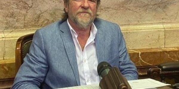 Un diputado radical denunció corrupción para favorecer al “Señor del Tabaco”: aseguró que hubo legisladores “untados por Tabacalera Sarandí”