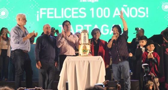 El gobernador Sáenz junto al pueblo de Tartagal festejó el centenario de Tartagal