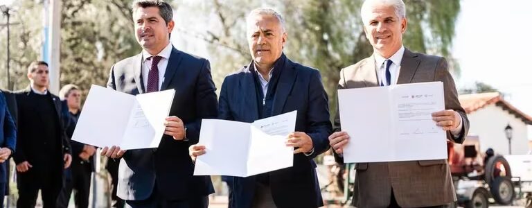 Foto política: los gobernadores de Cuyo se unieron para firmar un convenio de seguridad