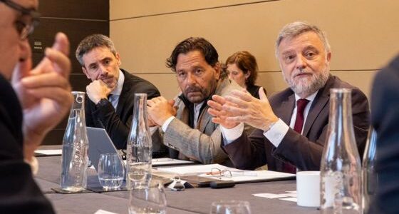 En busca de inversiones para Salta, Sáenz se reunió con directivos de grandes mineras del mundo