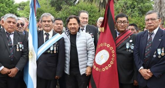 El Gobernador acompañó al pueblo de Coronel Moldes en la inauguración de una plaza en homenaje a sus excombatientes de Malvinas