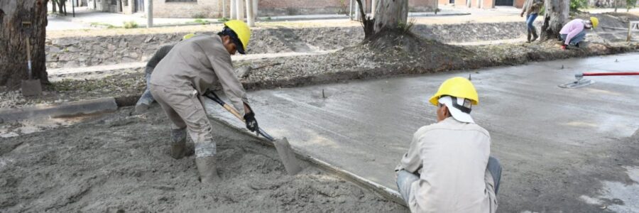 Ejecutan obras de hormigonado en la avenida Saavedra al 1100