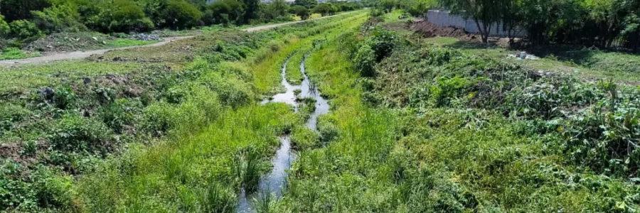 La Municipalidad acondiciona el desagüe aliviador del canal Velarde