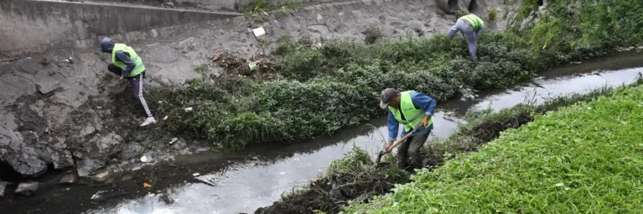 iniciaron las tareas de limpieza del canal 16 de Septiembre