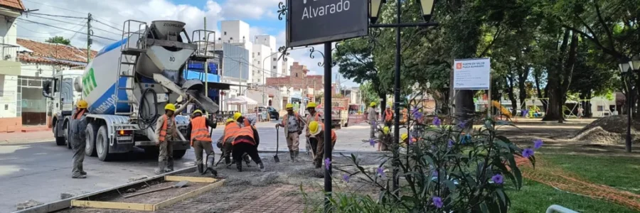 Avanza la reconstrucción de las caminerías de la plaza Alvarado